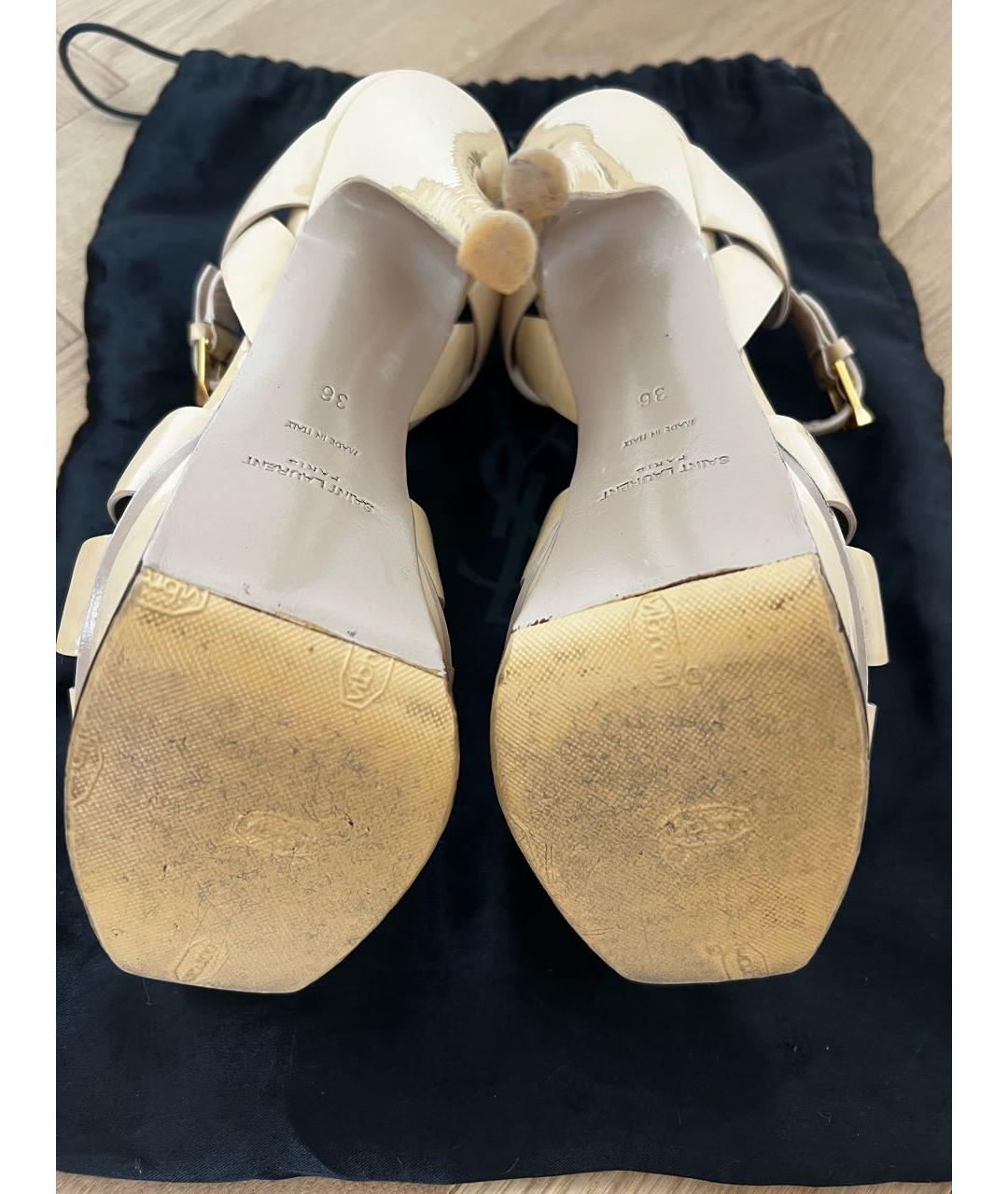 SAINT LAURENT Бежевые босоножки из лакированной кожи, фото 4