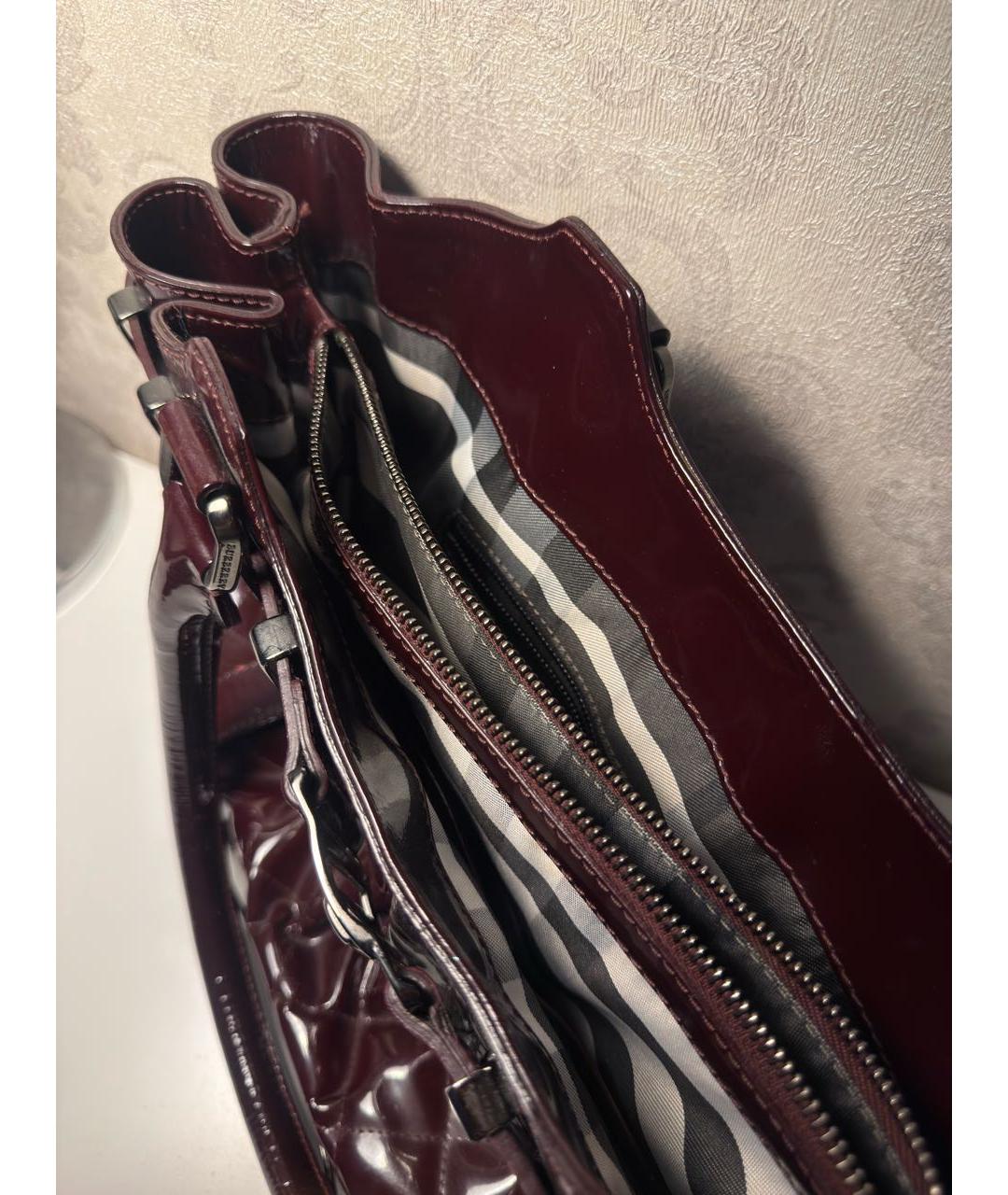 BURBERRY Бордовая сумка тоут из лакированной кожи, фото 4