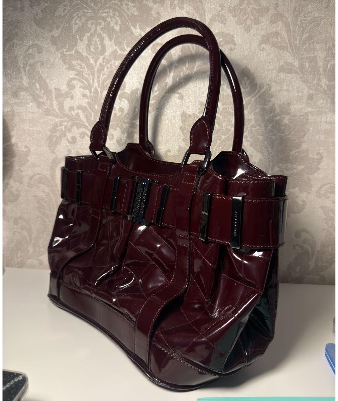 BURBERRY Бордовая сумка тоут из лакированной кожи, фото 2