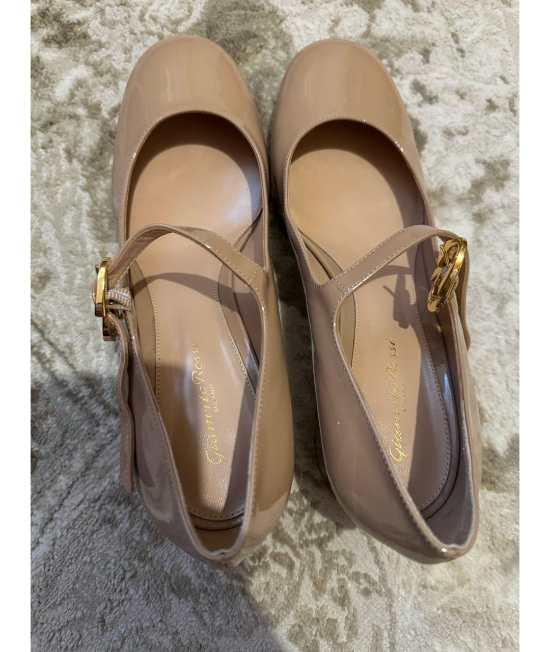 GIANVITO ROSSI Бежевые туфли из лакированной кожи, фото 3