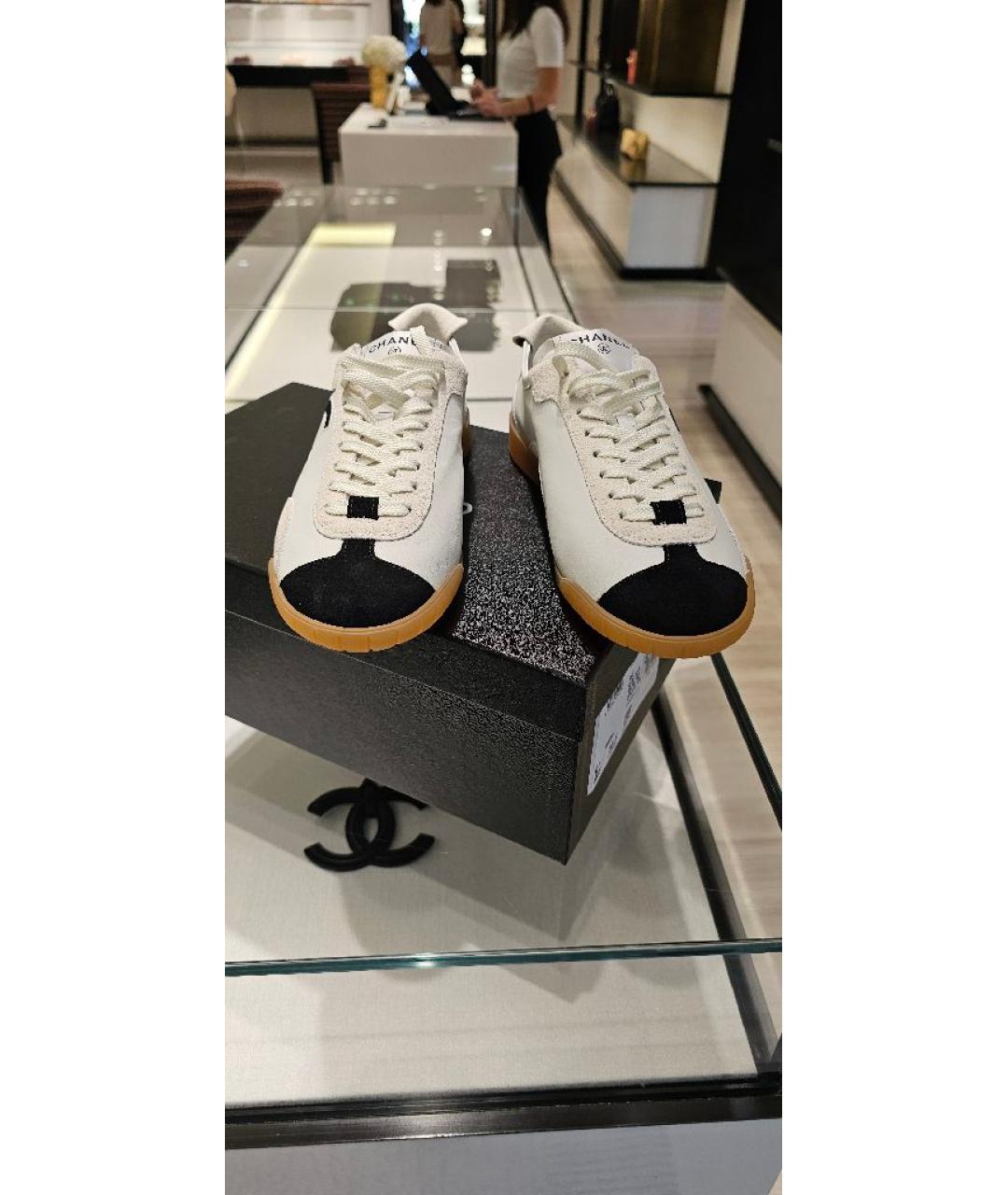 CHANEL Белые кожаные кеды, фото 2
