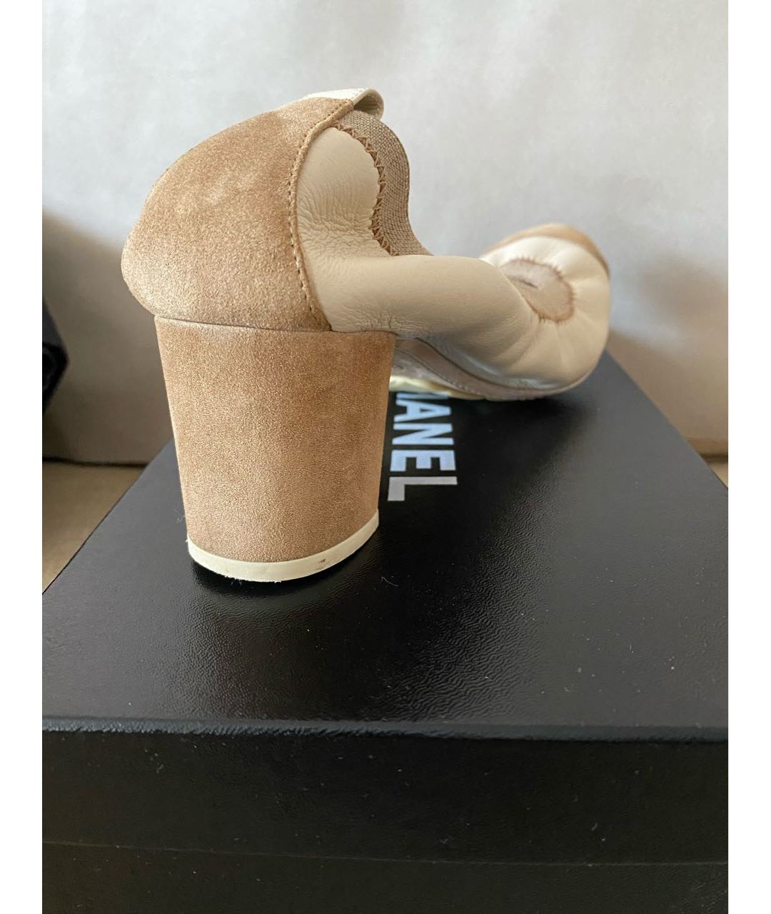 CHANEL PRE-OWNED Бежевые кожаные туфли, фото 3