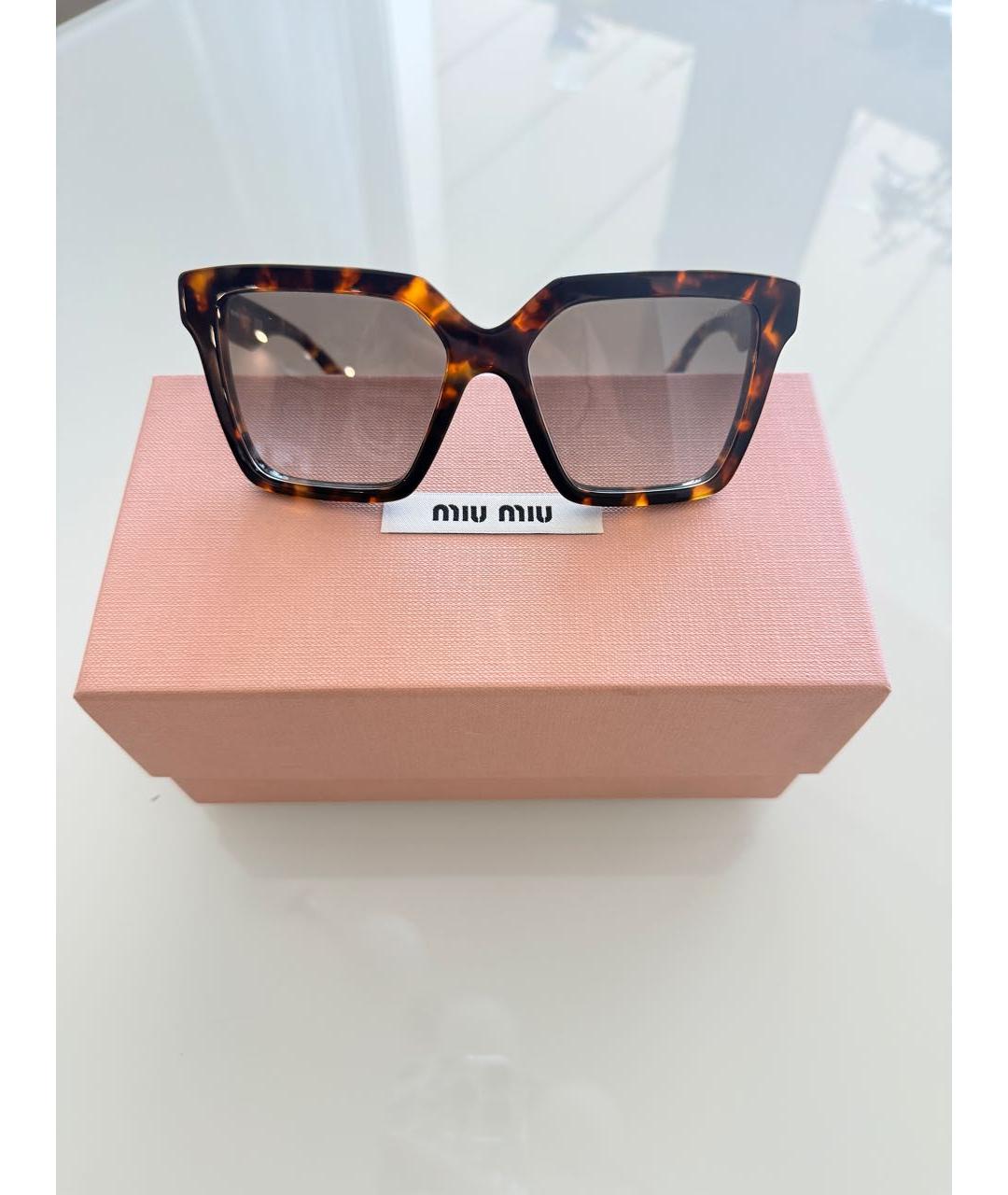 MIU MIU Коричневые пластиковые солнцезащитные очки, фото 3