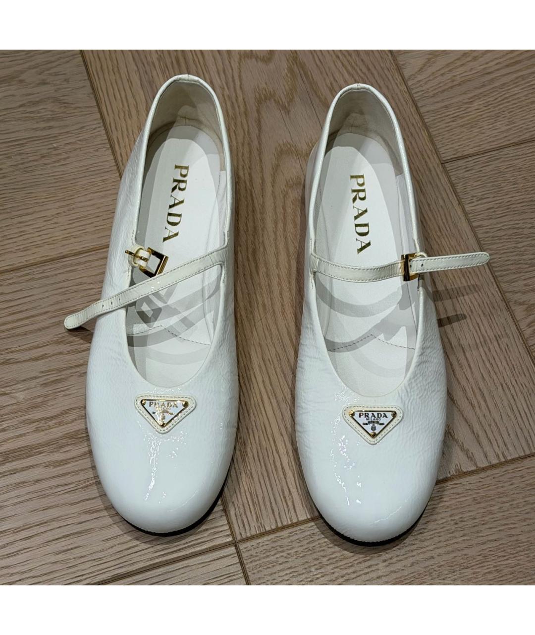 PRADA Белые балетки из лакированной кожи, фото 2