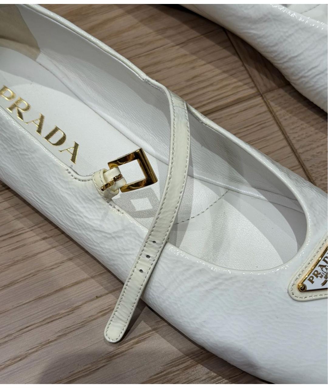 PRADA Белые балетки из лакированной кожи, фото 5
