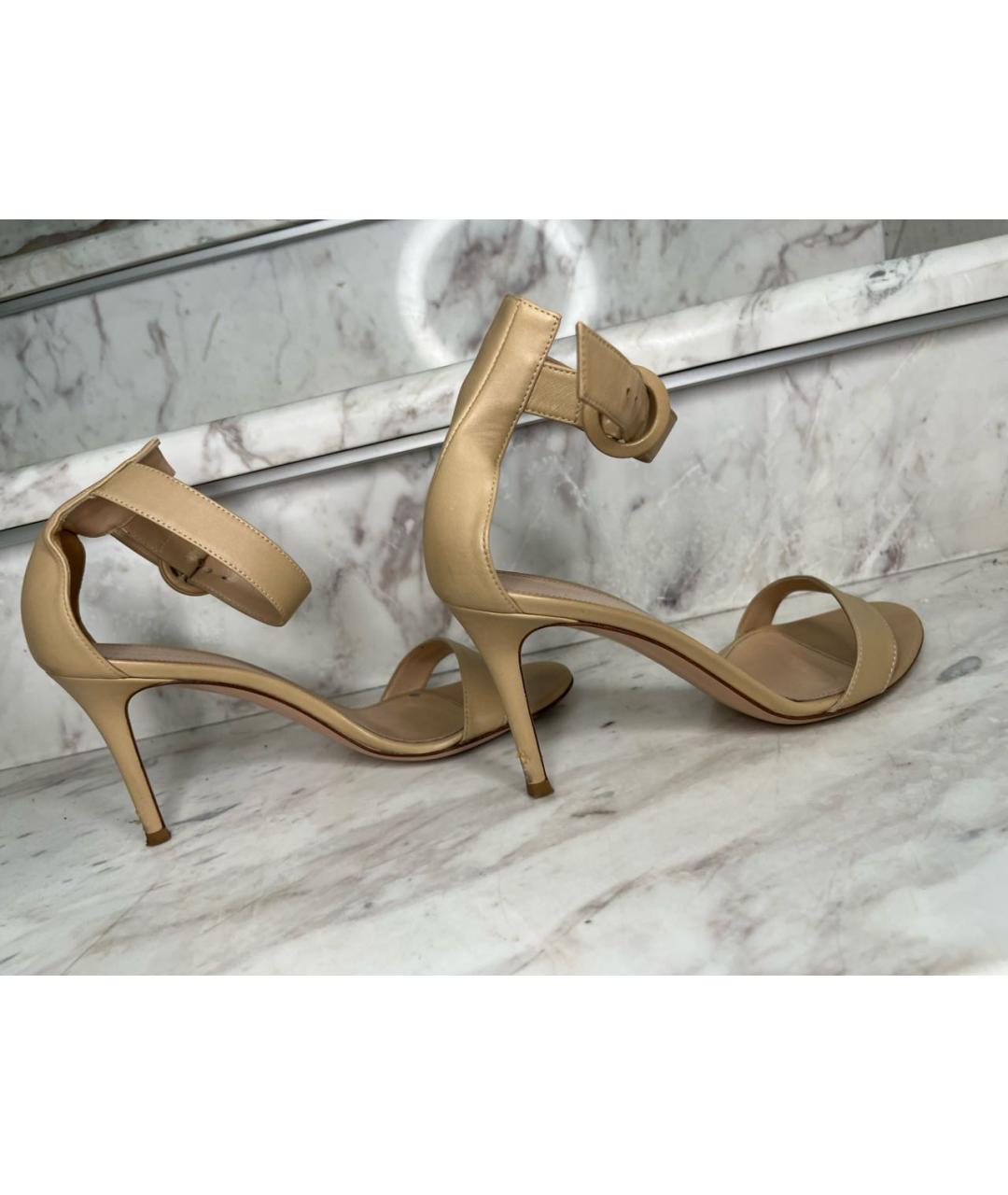 GIANVITO ROSSI Бежевые кожаные босоножки, фото 6