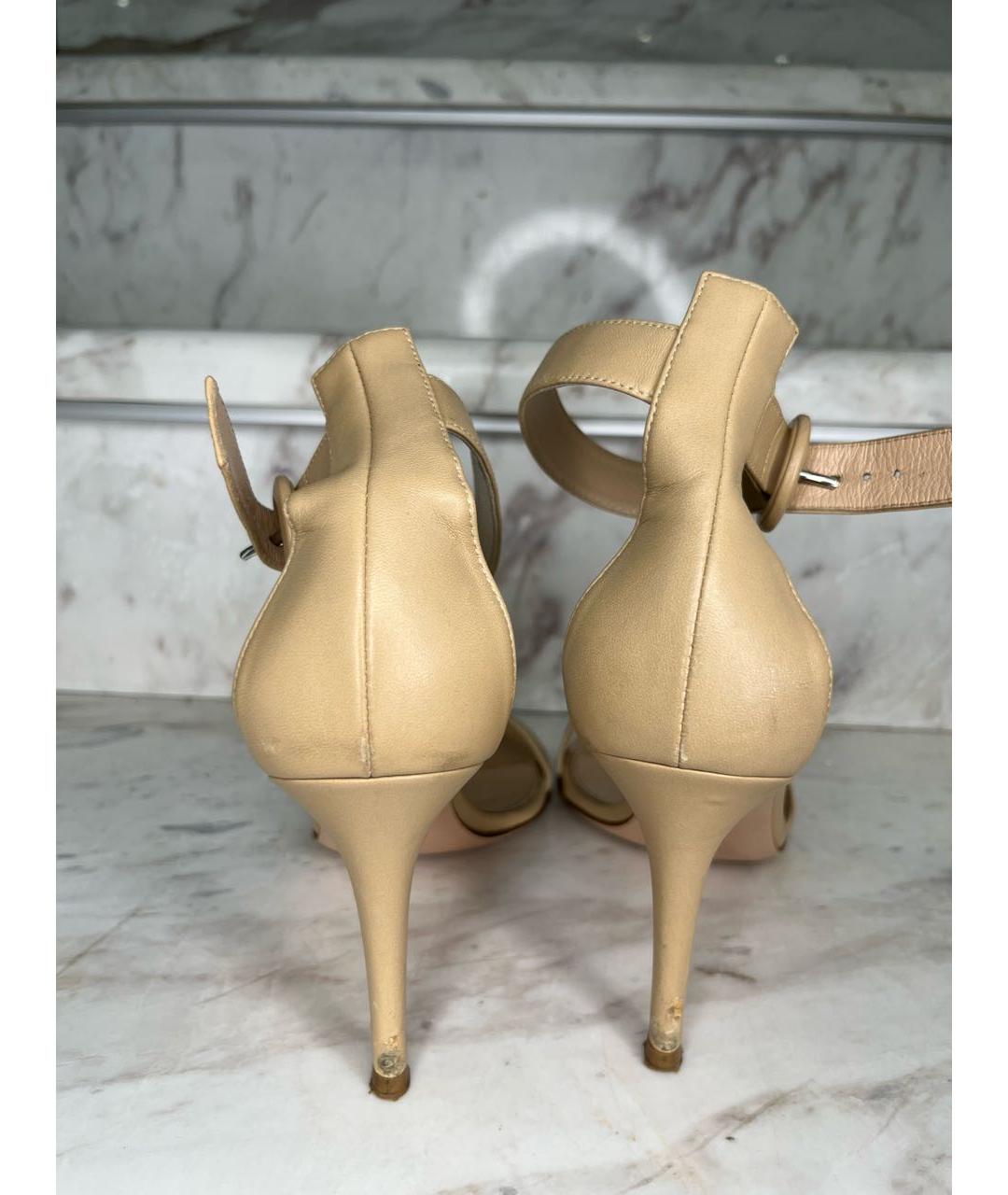 GIANVITO ROSSI Бежевые кожаные босоножки, фото 4