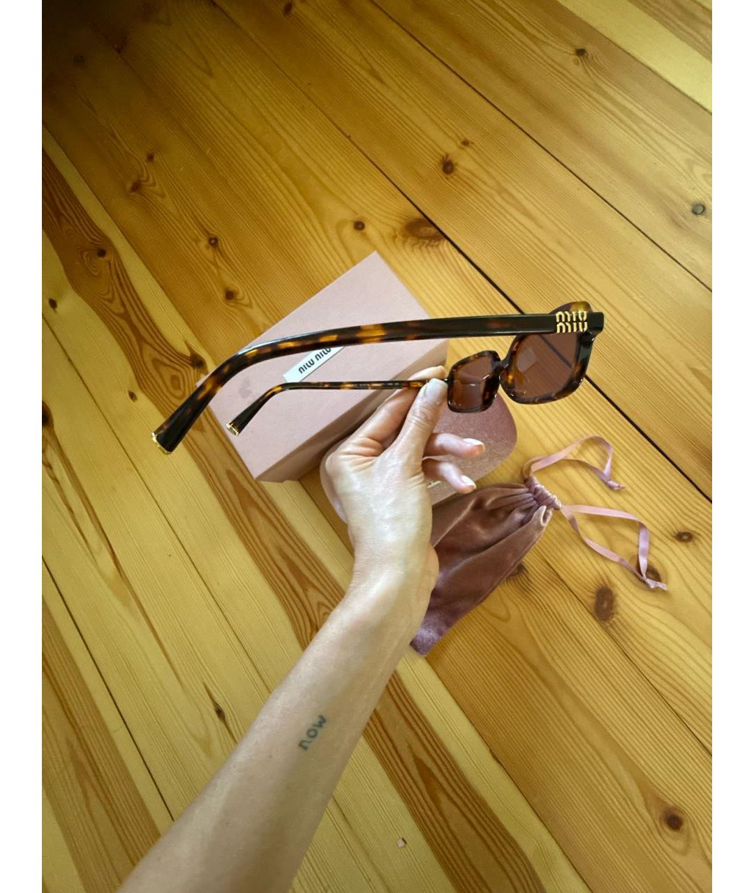 MIU MIU Коричневые пластиковые солнцезащитные очки, фото 2