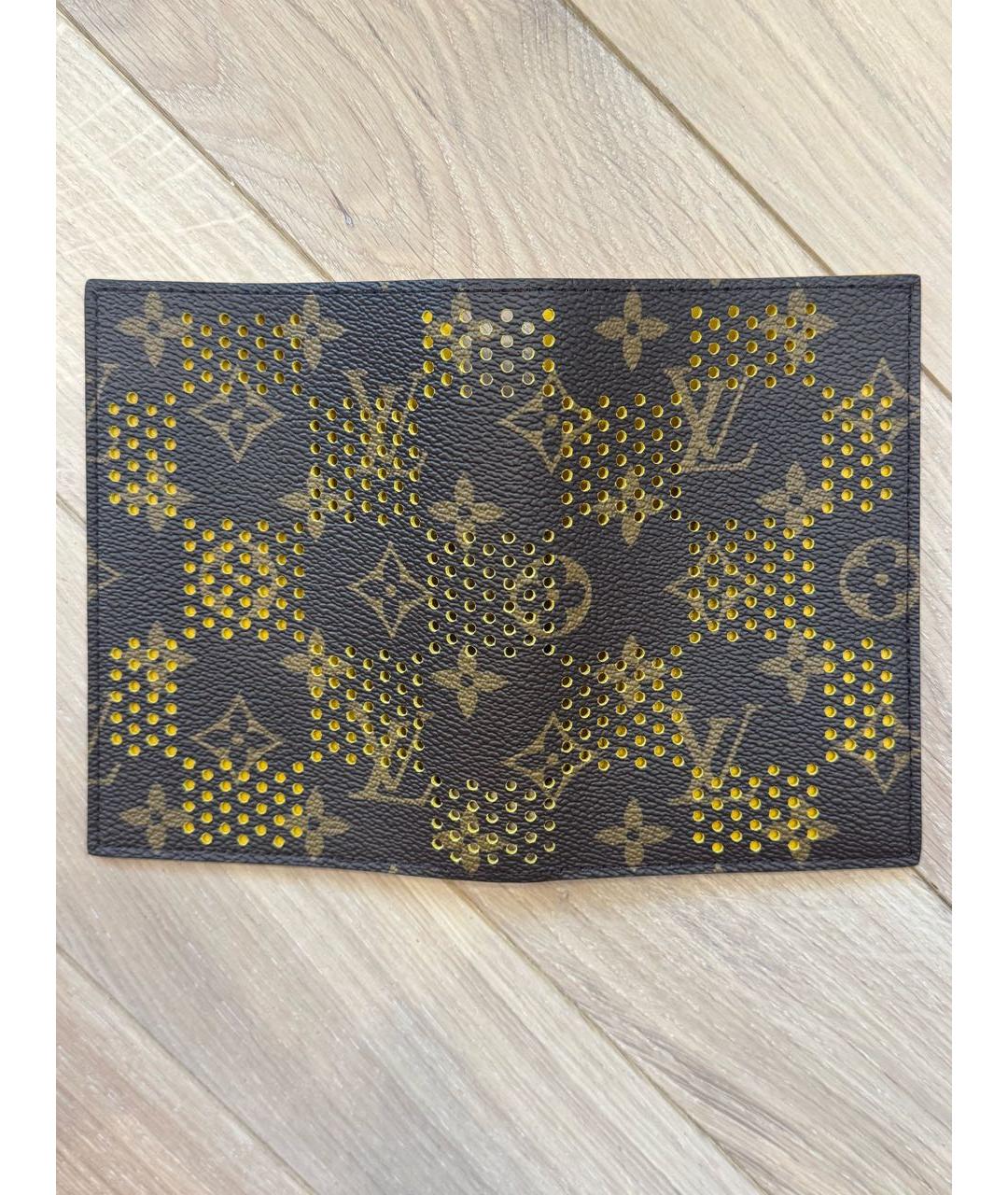 LOUIS VUITTON Коричневый кардхолдер, фото 3