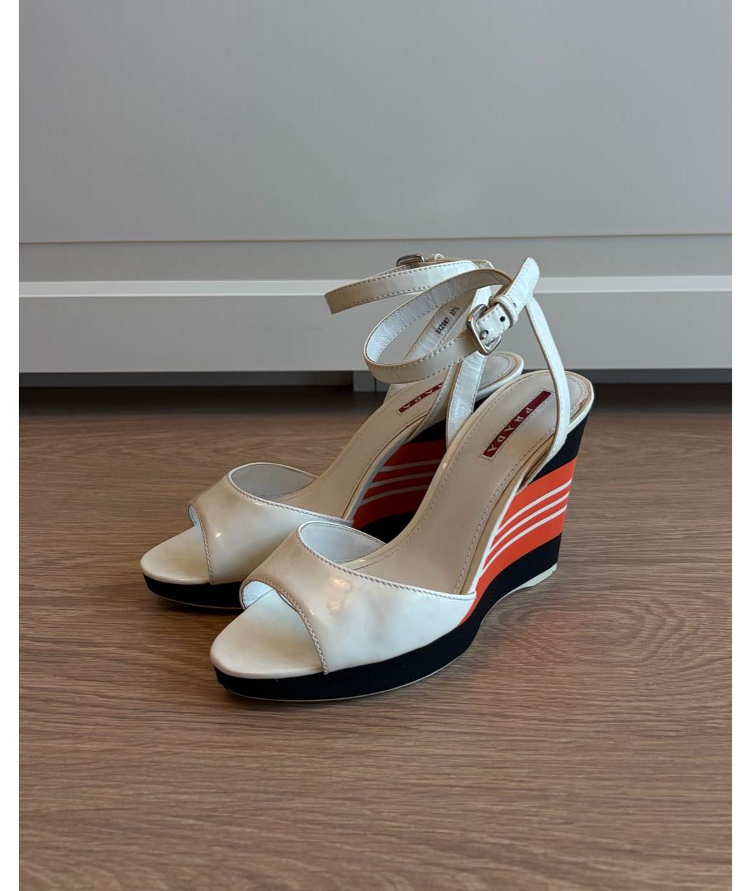 PRADA Мульти босоножки из лакированной кожи, фото 3