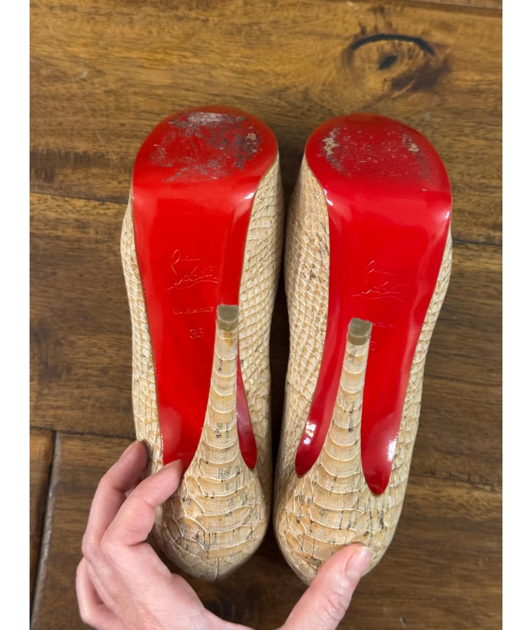 CHRISTIAN LOUBOUTIN Бежевые туфли, фото 5