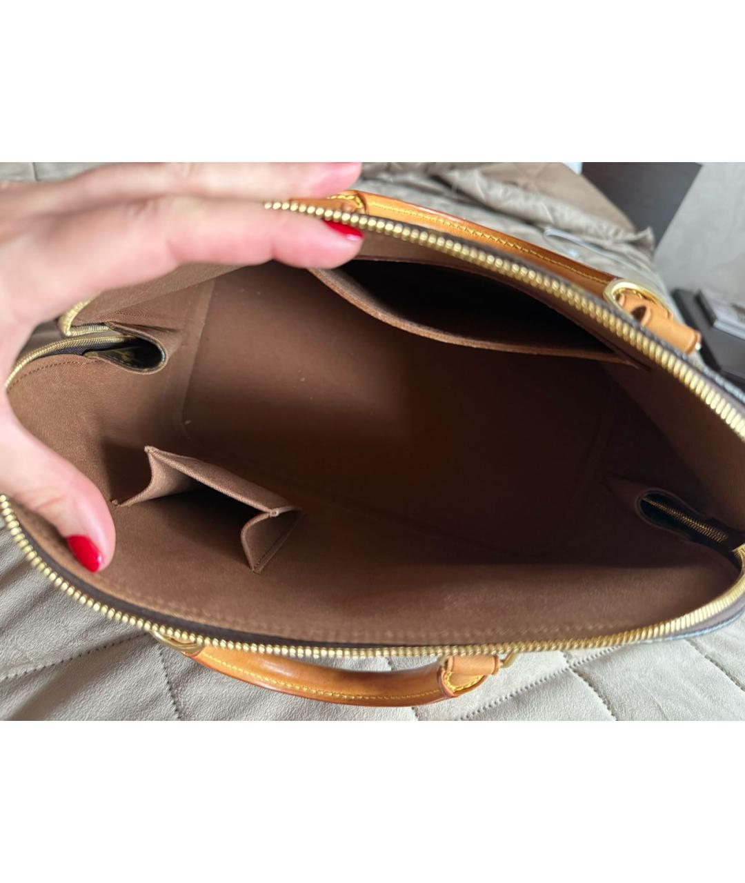 LOUIS VUITTON Коричневая кожаная сумка с короткими ручками, фото 4