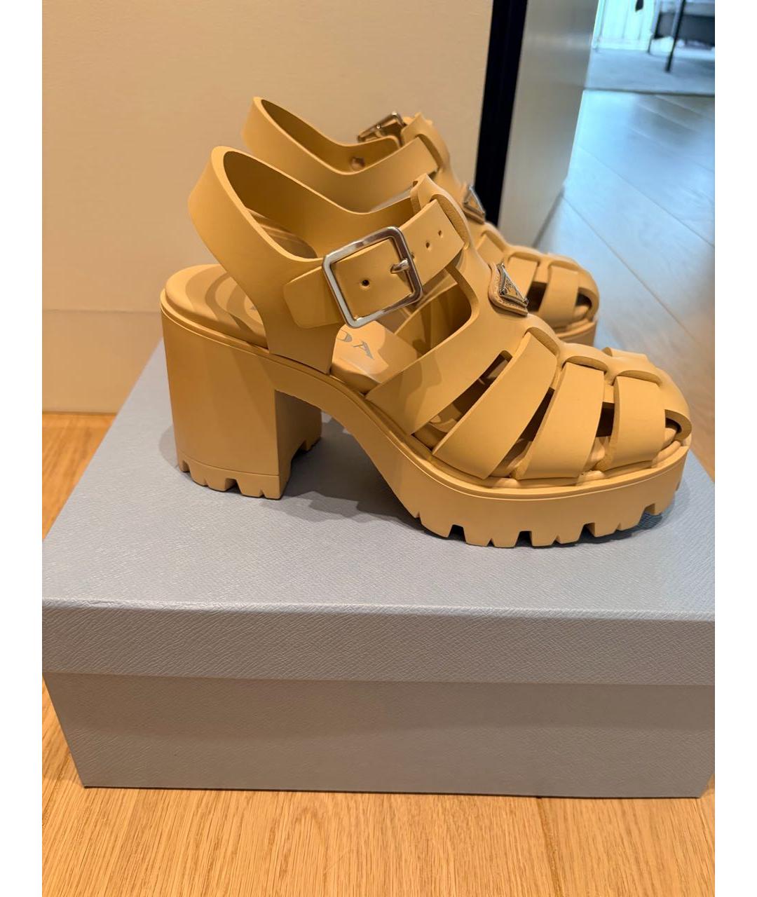 PRADA Бежевые босоножки, фото 5