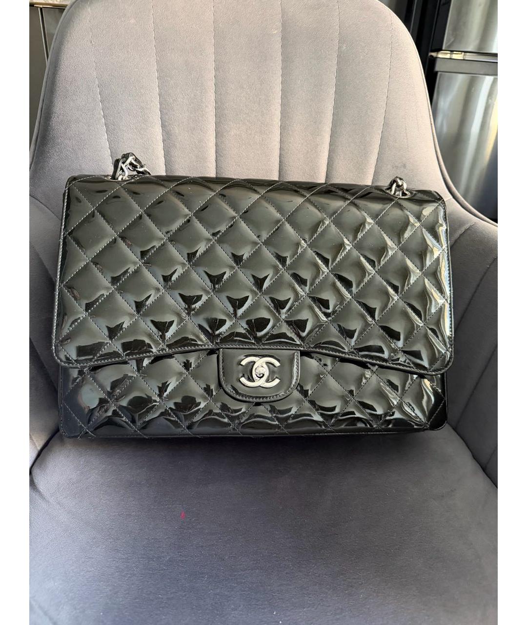 CHANEL Черная сумка через плечо из лакированной кожи, фото 9