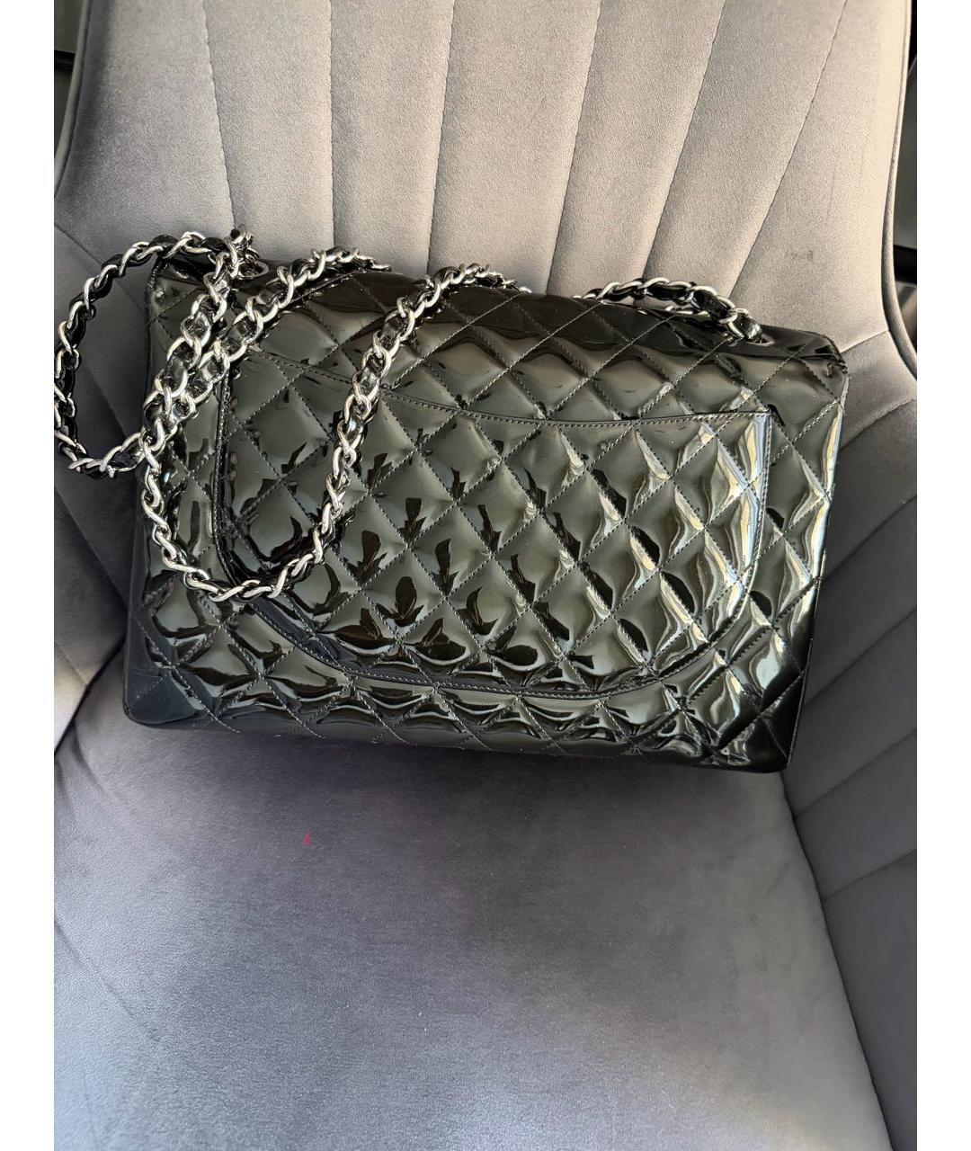 CHANEL Черная сумка через плечо из лакированной кожи, фото 3