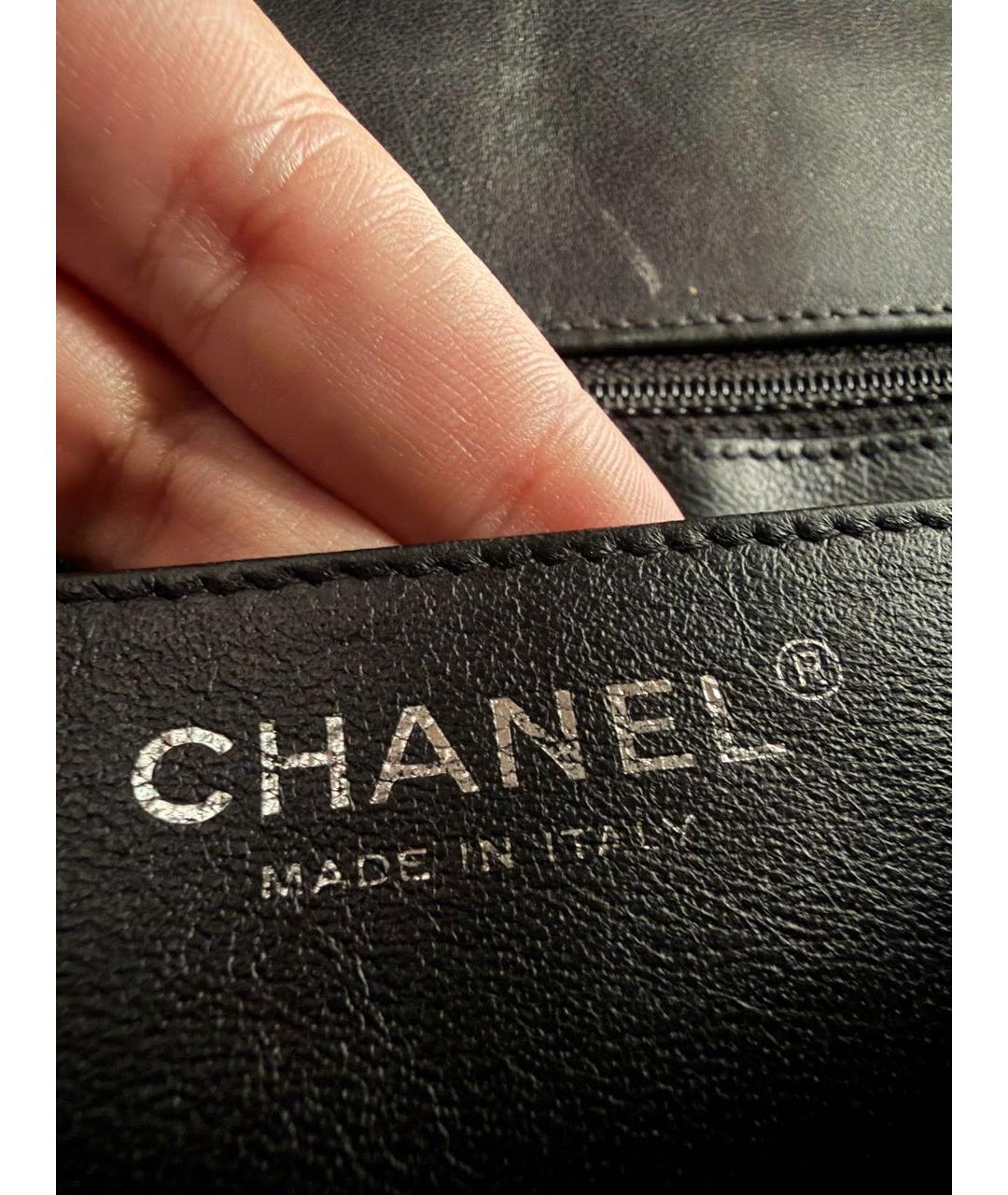 CHANEL Черная сумка через плечо из лакированной кожи, фото 6