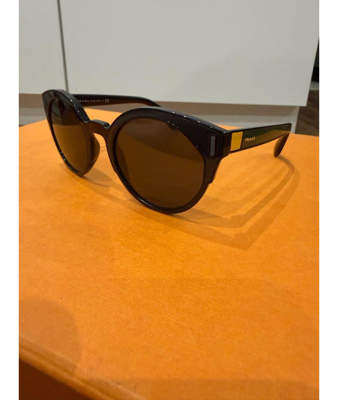 PRADA Черные пластиковые солнцезащитные очки, фото 2