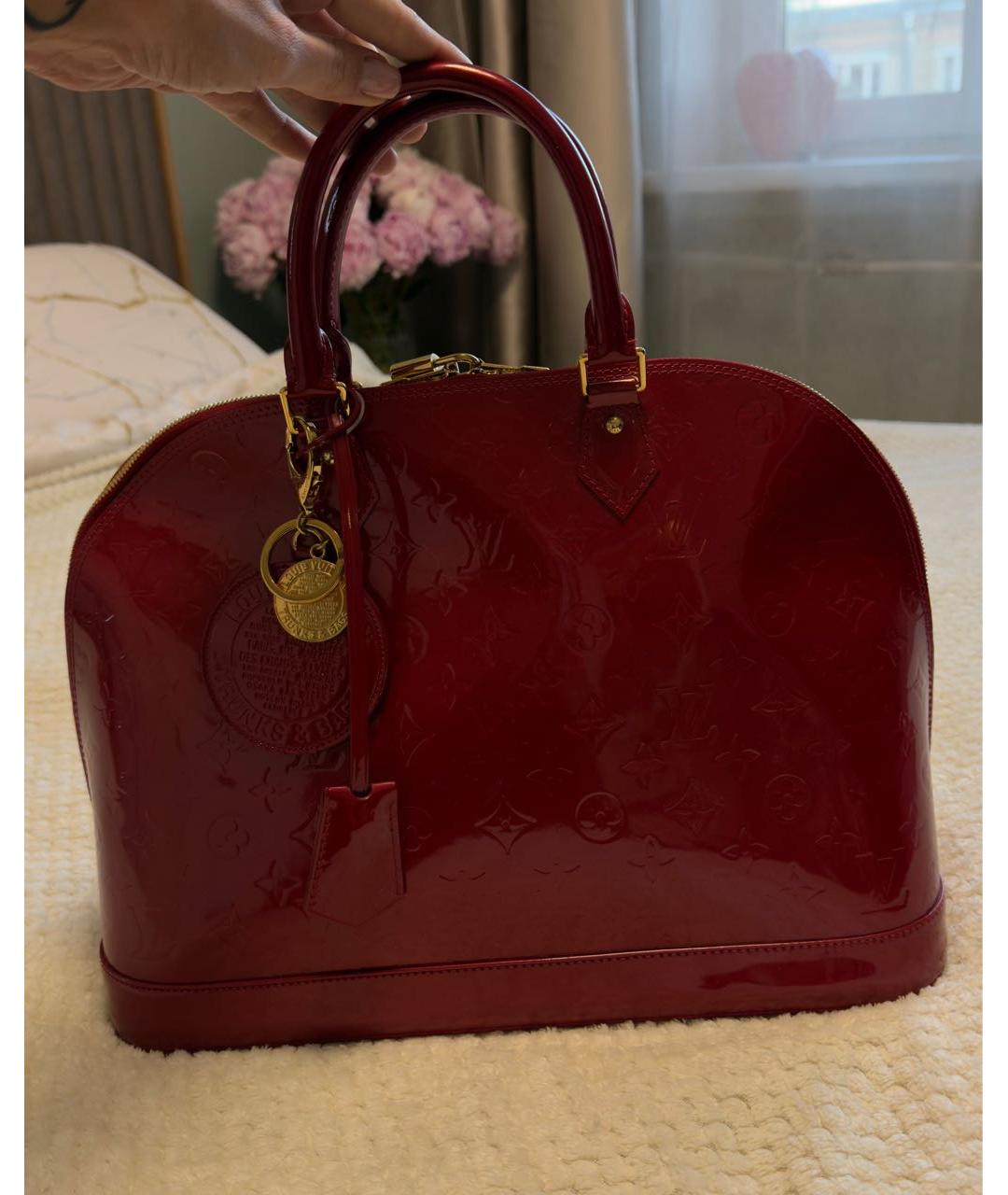 LOUIS VUITTON Бордовая сумка с короткими ручками из лакированной кожи, фото 2