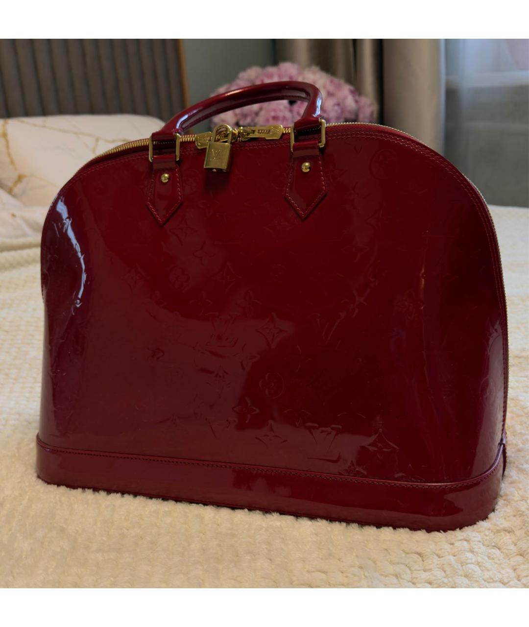 LOUIS VUITTON Бордовая сумка с короткими ручками из лакированной кожи, фото 6