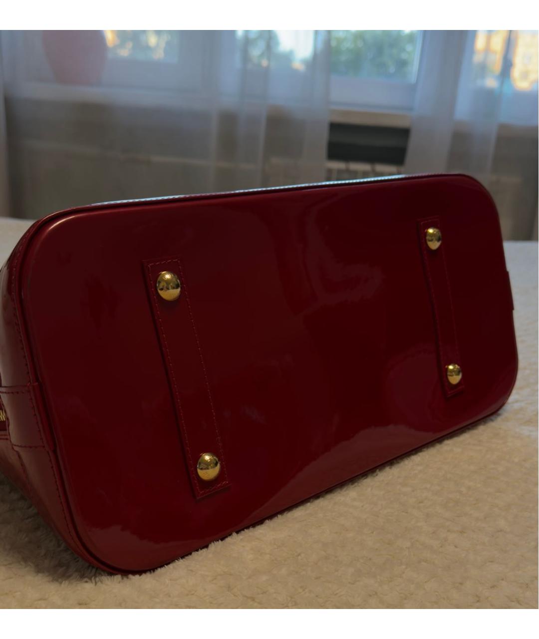 LOUIS VUITTON Бордовая сумка с короткими ручками из лакированной кожи, фото 4