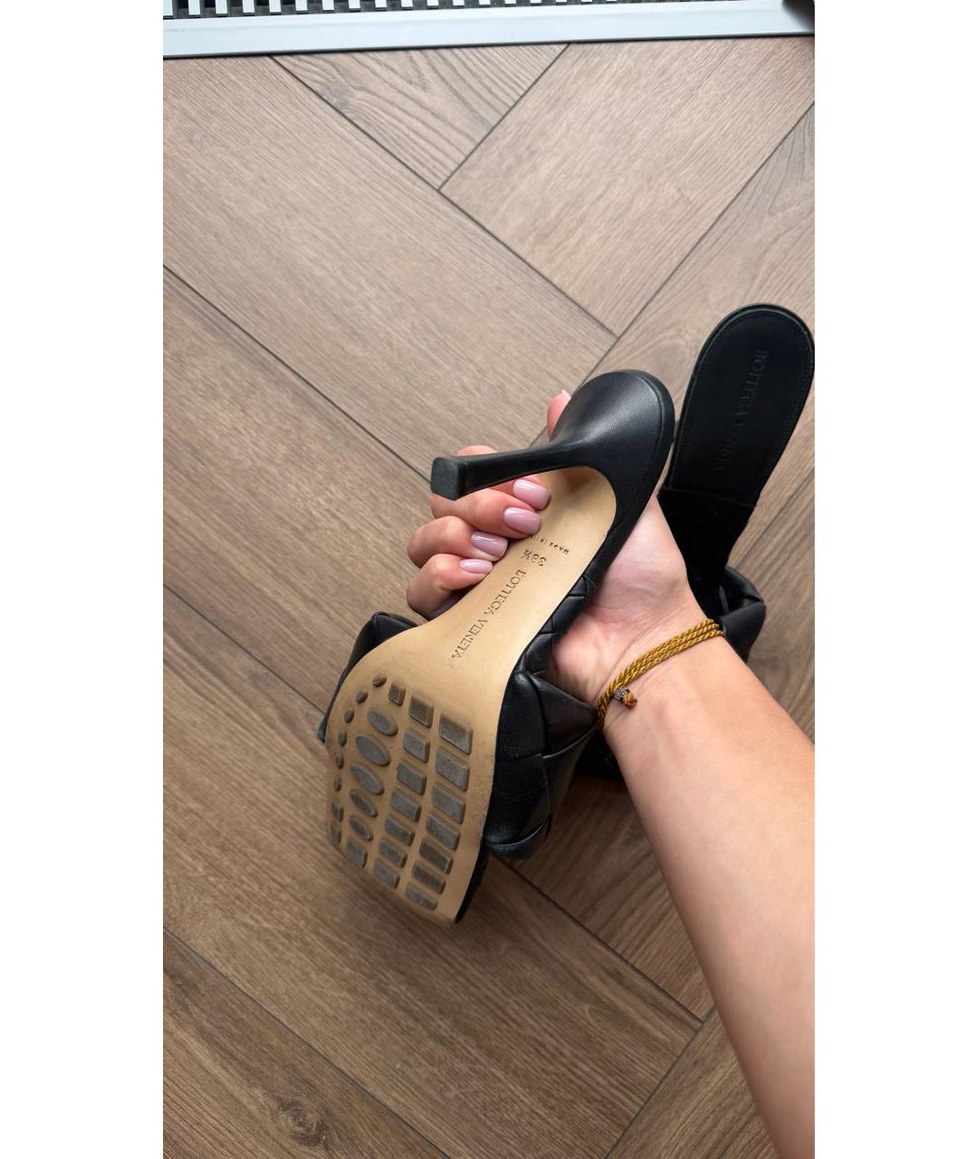 BOTTEGA VENETA Черные кожаные мюли, фото 4