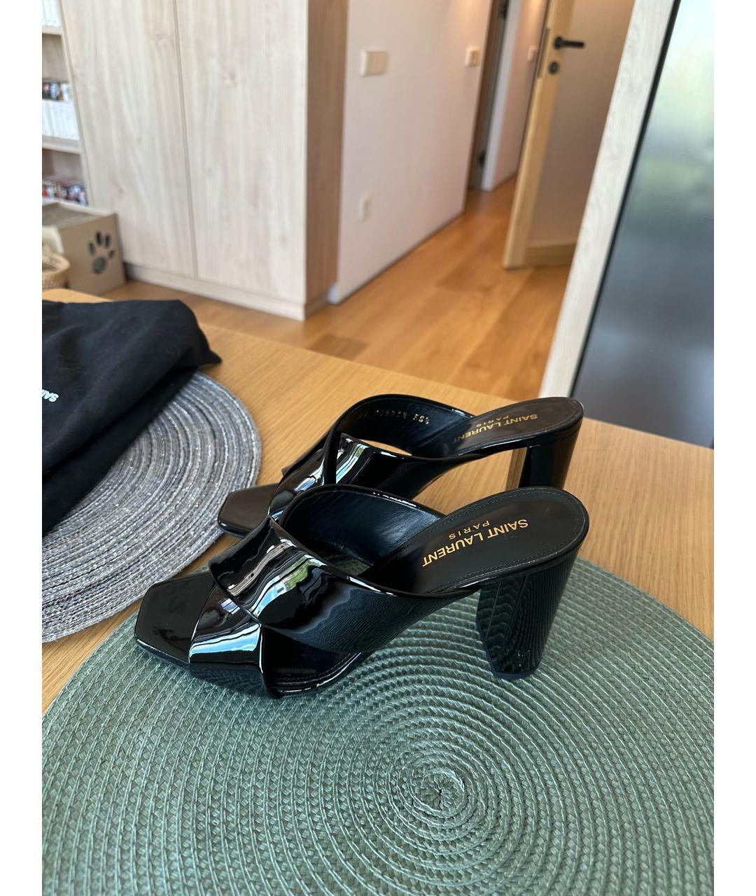 SAINT LAURENT Черные мюли из лакированной кожи, фото 7