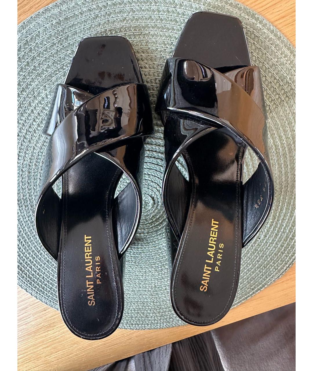 SAINT LAURENT Черные мюли из лакированной кожи, фото 3