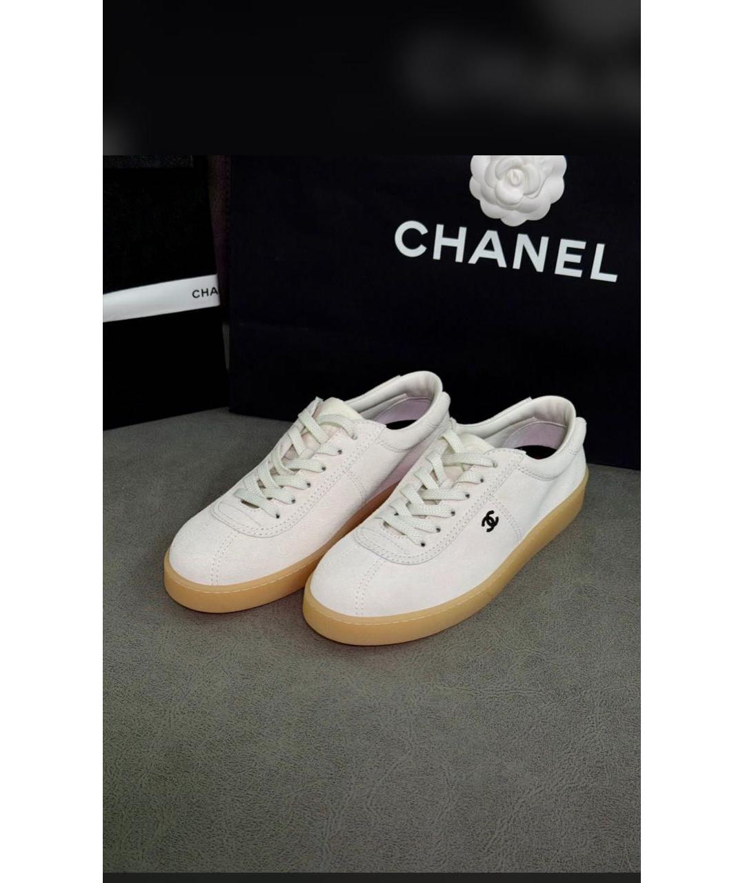 CHANEL Белые замшевые кеды, фото 2