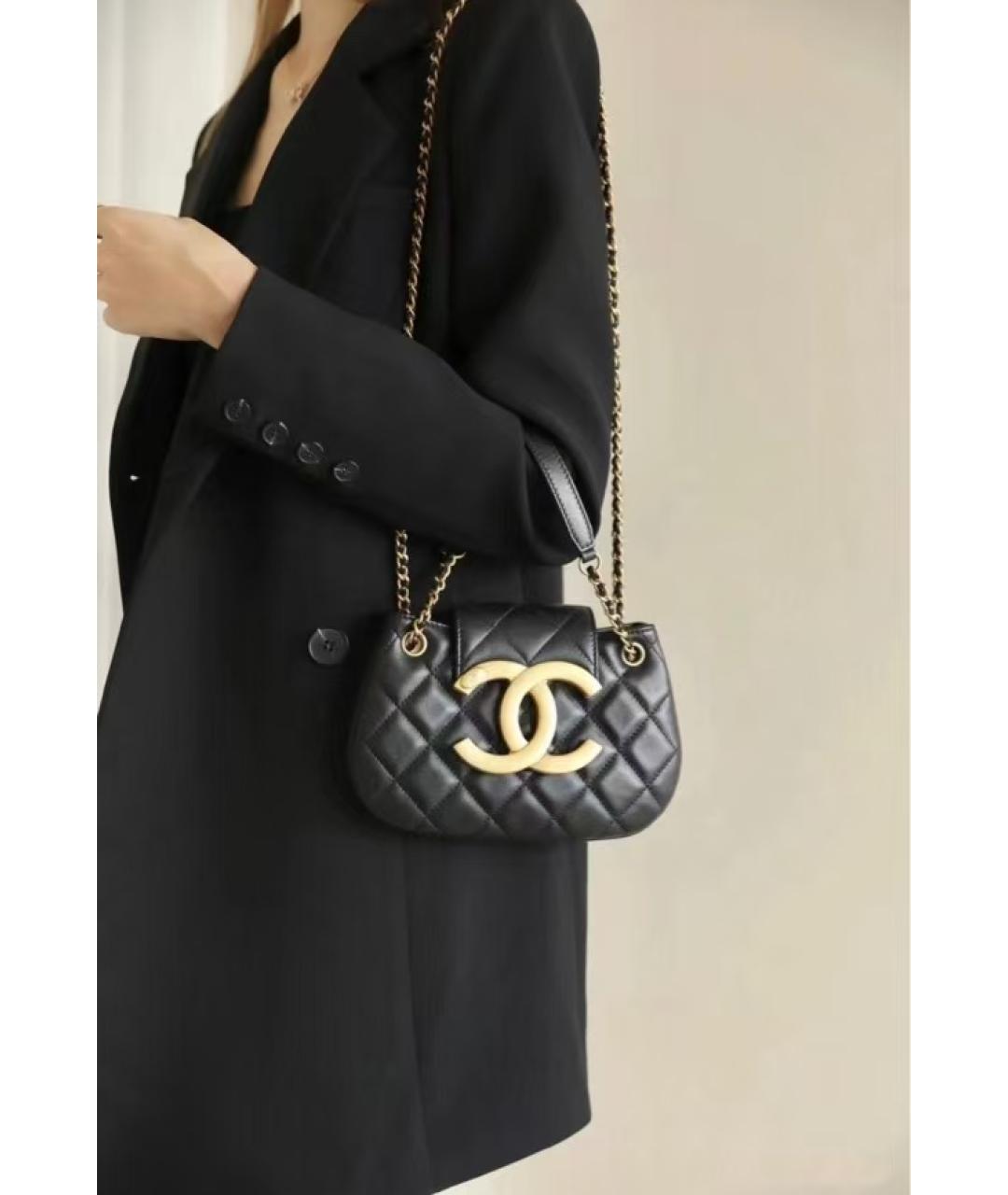 CHANEL Черная кожаная сумка с короткими ручками, фото 5