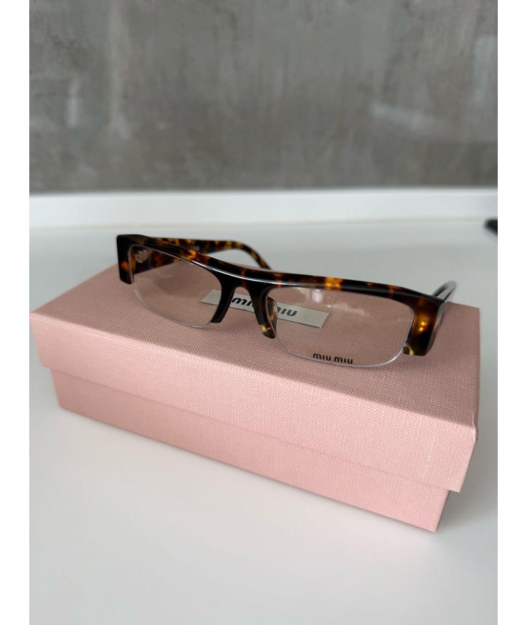 MIU MIU Коричневые пластиковые солнцезащитные очки, фото 3