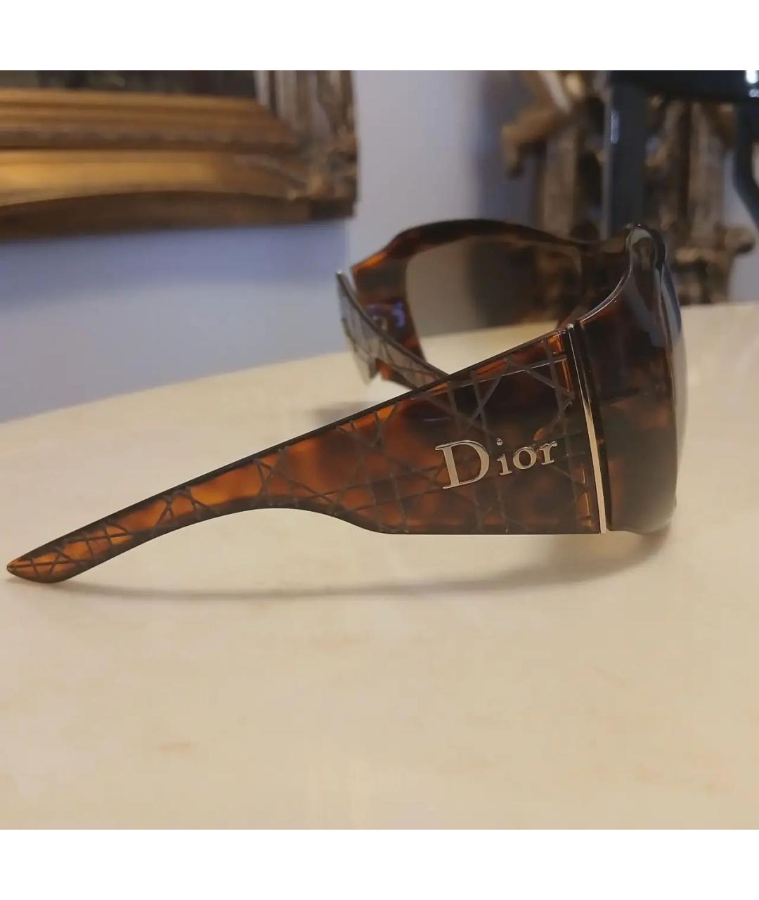CHRISTIAN DIOR Коричневые пластиковые солнцезащитные очки, фото 3