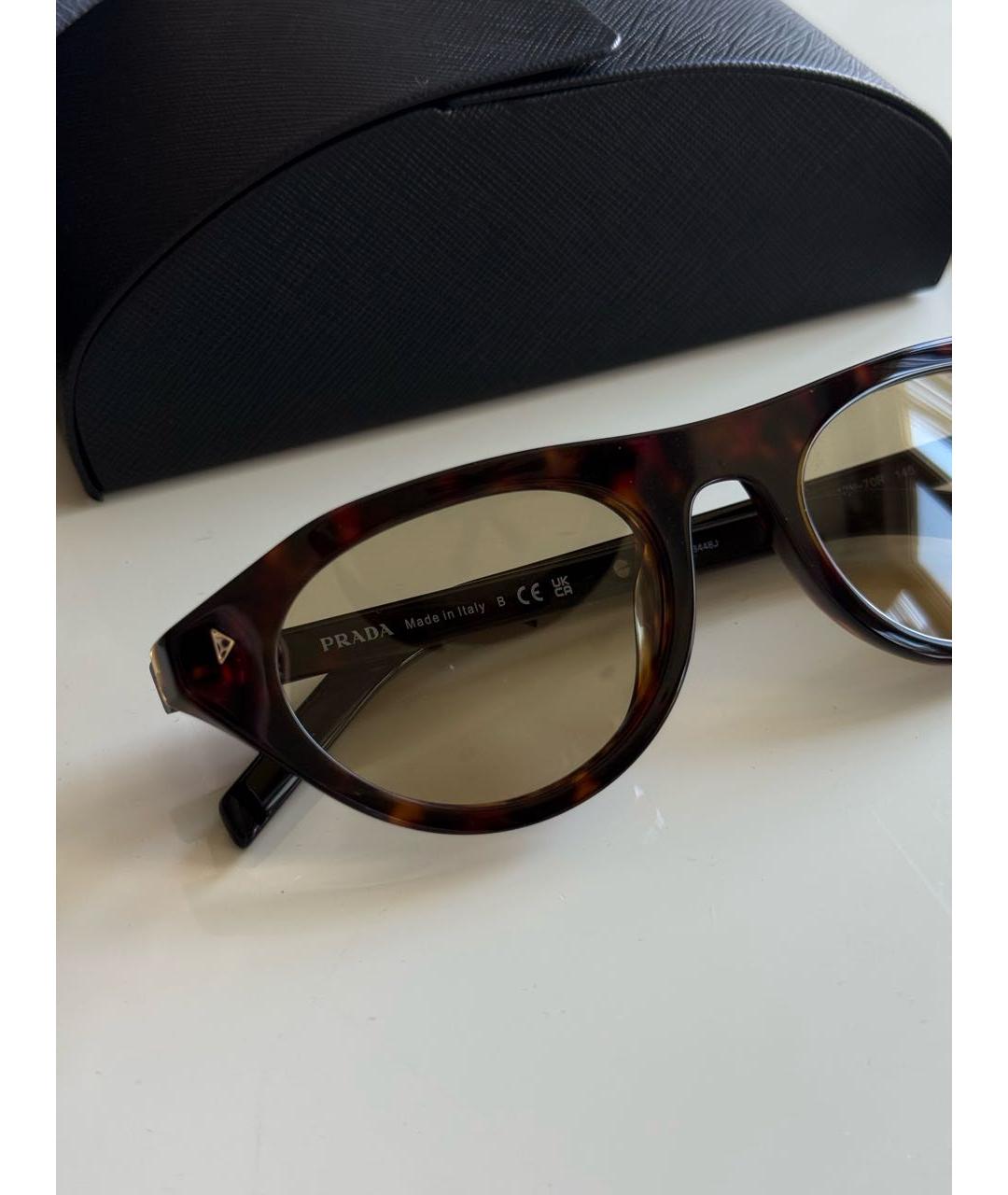 PRADA Коричневые пластиковые солнцезащитные очки, фото 2