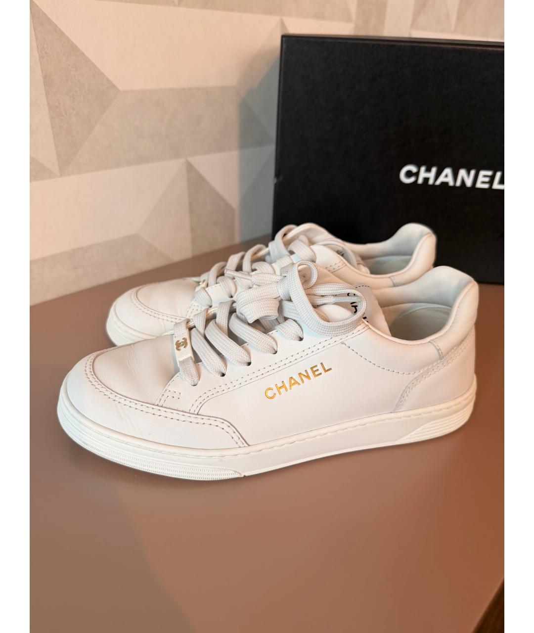 CHANEL Белые кожаные кроссовки, фото 3