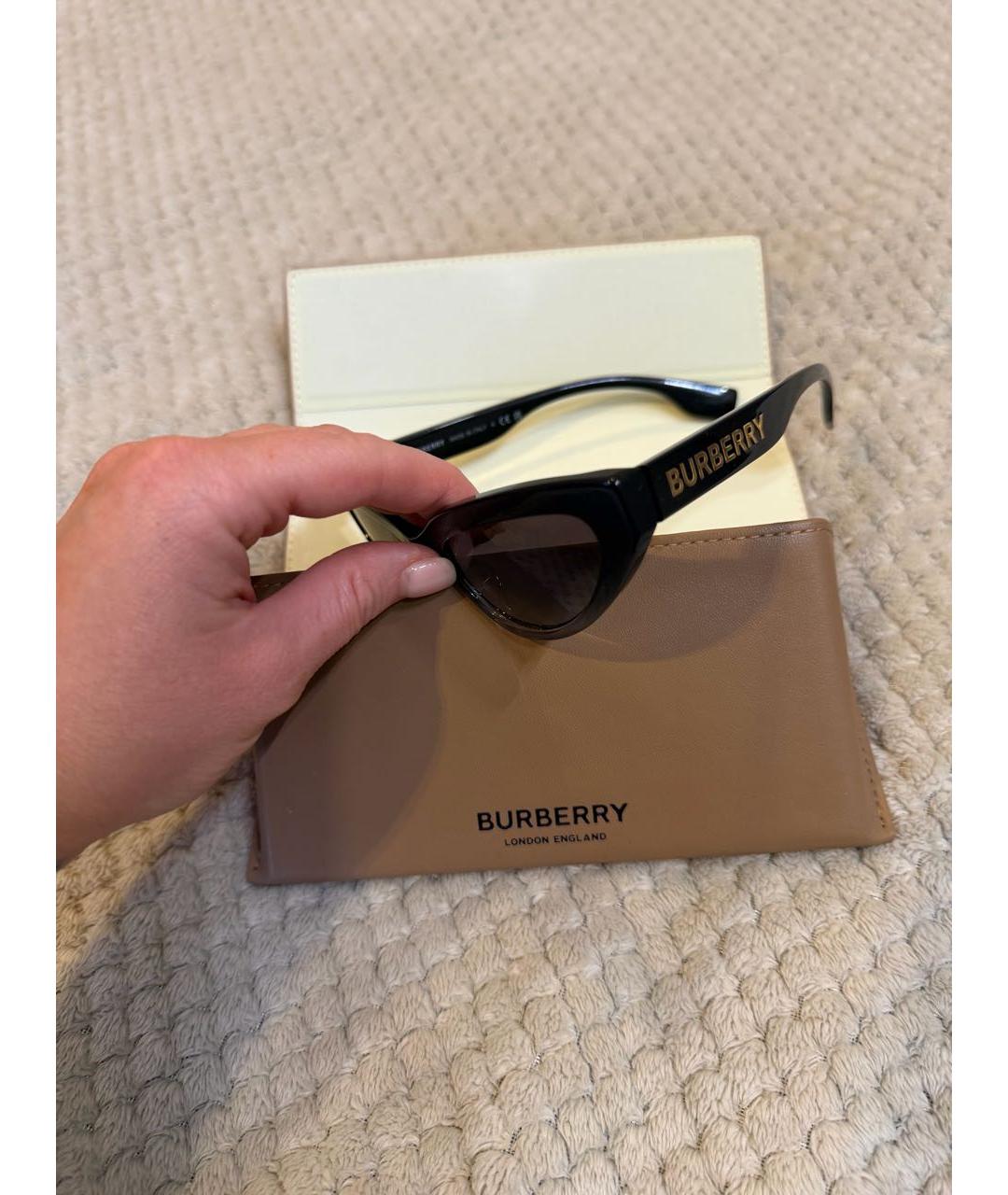 BURBERRY Черные пластиковые солнцезащитные очки, фото 4