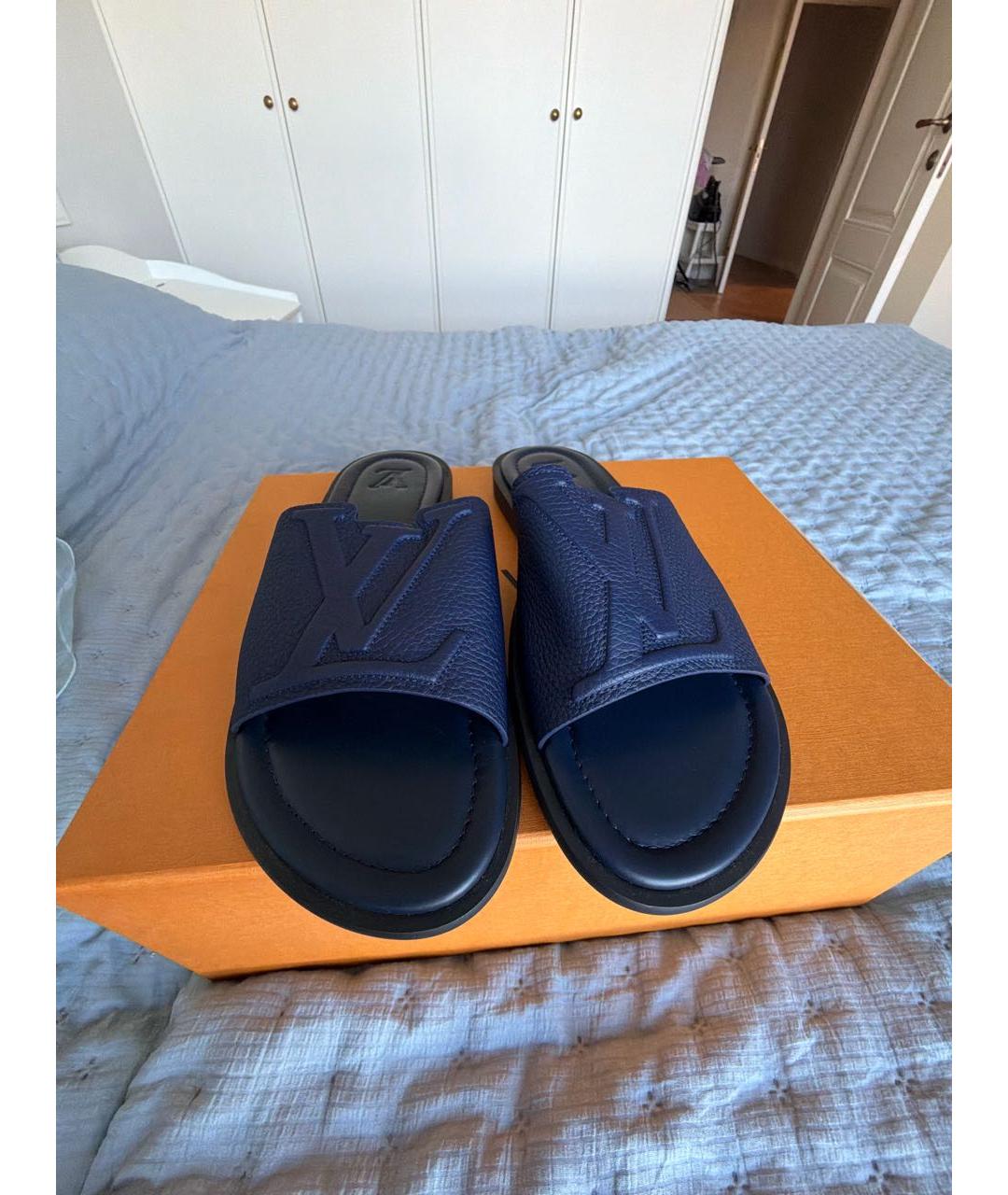 LOUIS VUITTON Темно-синие кожаные шлепанцы, фото 2