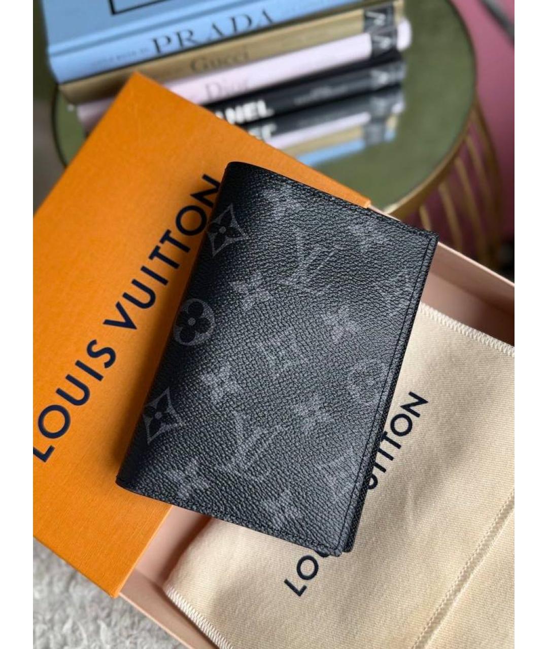 LOUIS VUITTON Антрацитовый кожаный кошелек, фото 2
