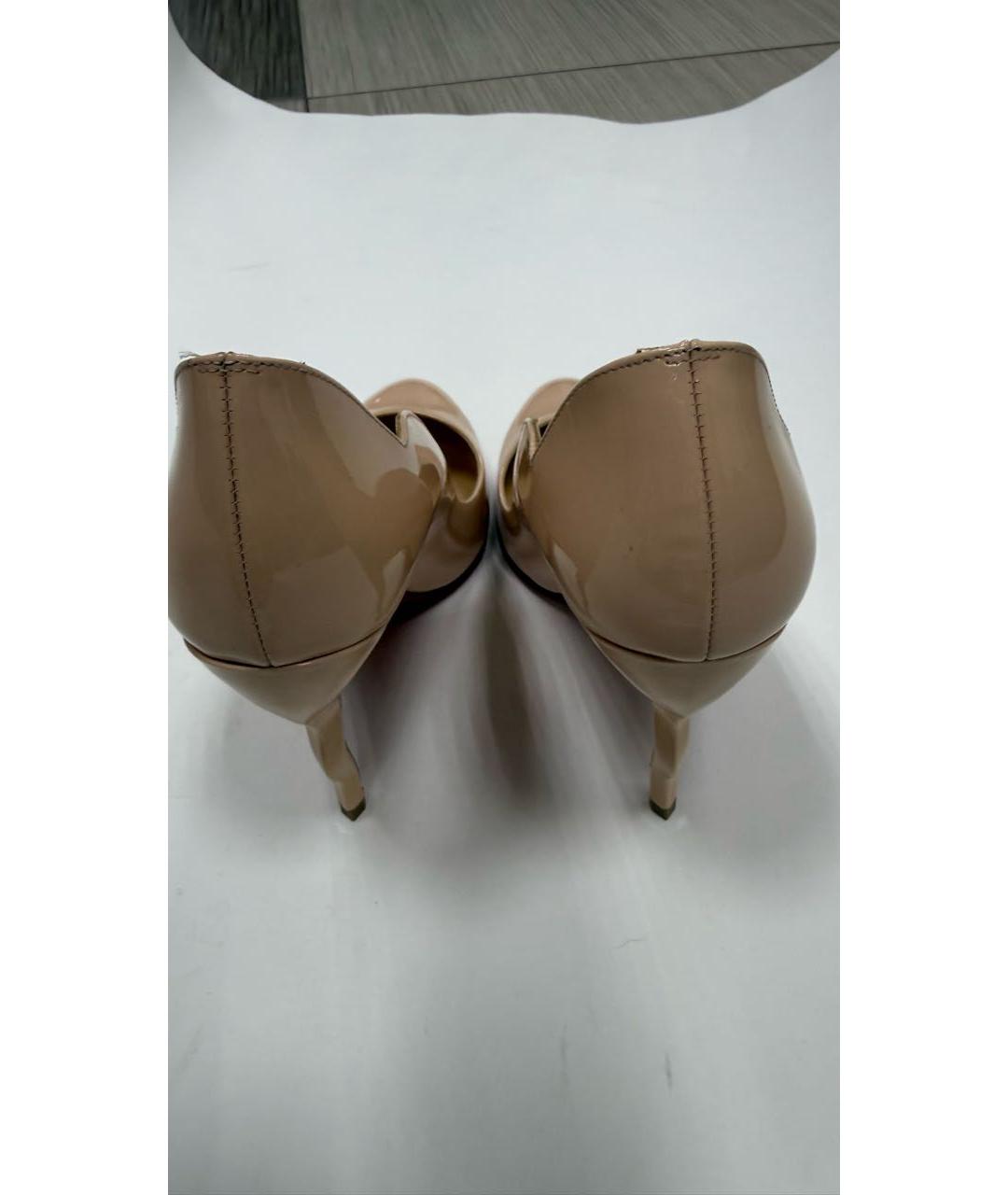 CHRISTIAN LOUBOUTIN Бежевые туфли из лакированной кожи, фото 4