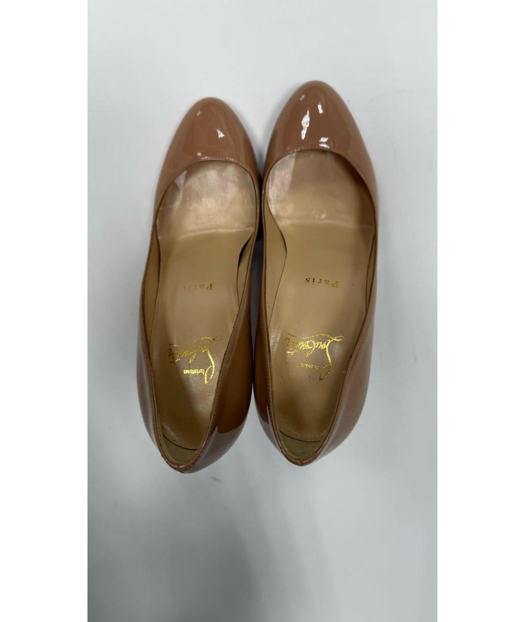 CHRISTIAN LOUBOUTIN Бежевые туфли из лакированной кожи, фото 3