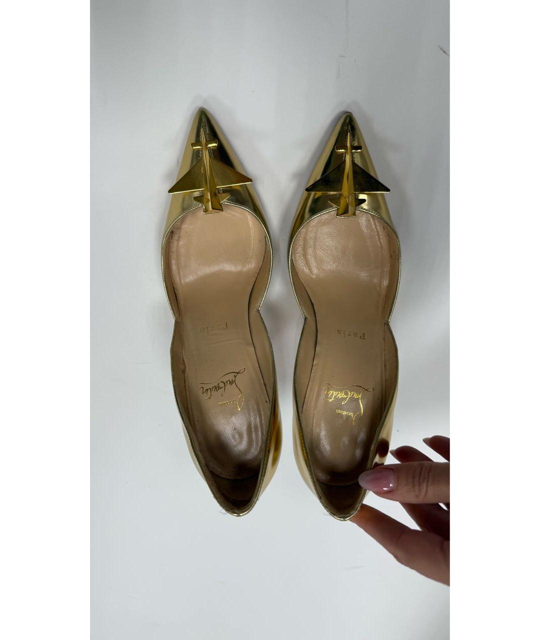 CHRISTIAN LOUBOUTIN Золотые туфли из лакированной кожи, фото 3