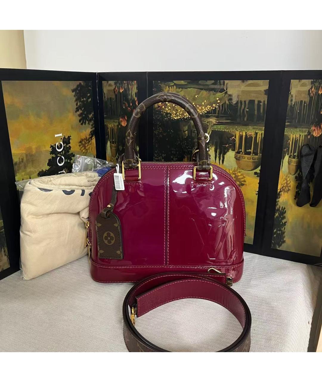 LOUIS VUITTON Красная сумка с короткими ручками из лакированной кожи, фото 2