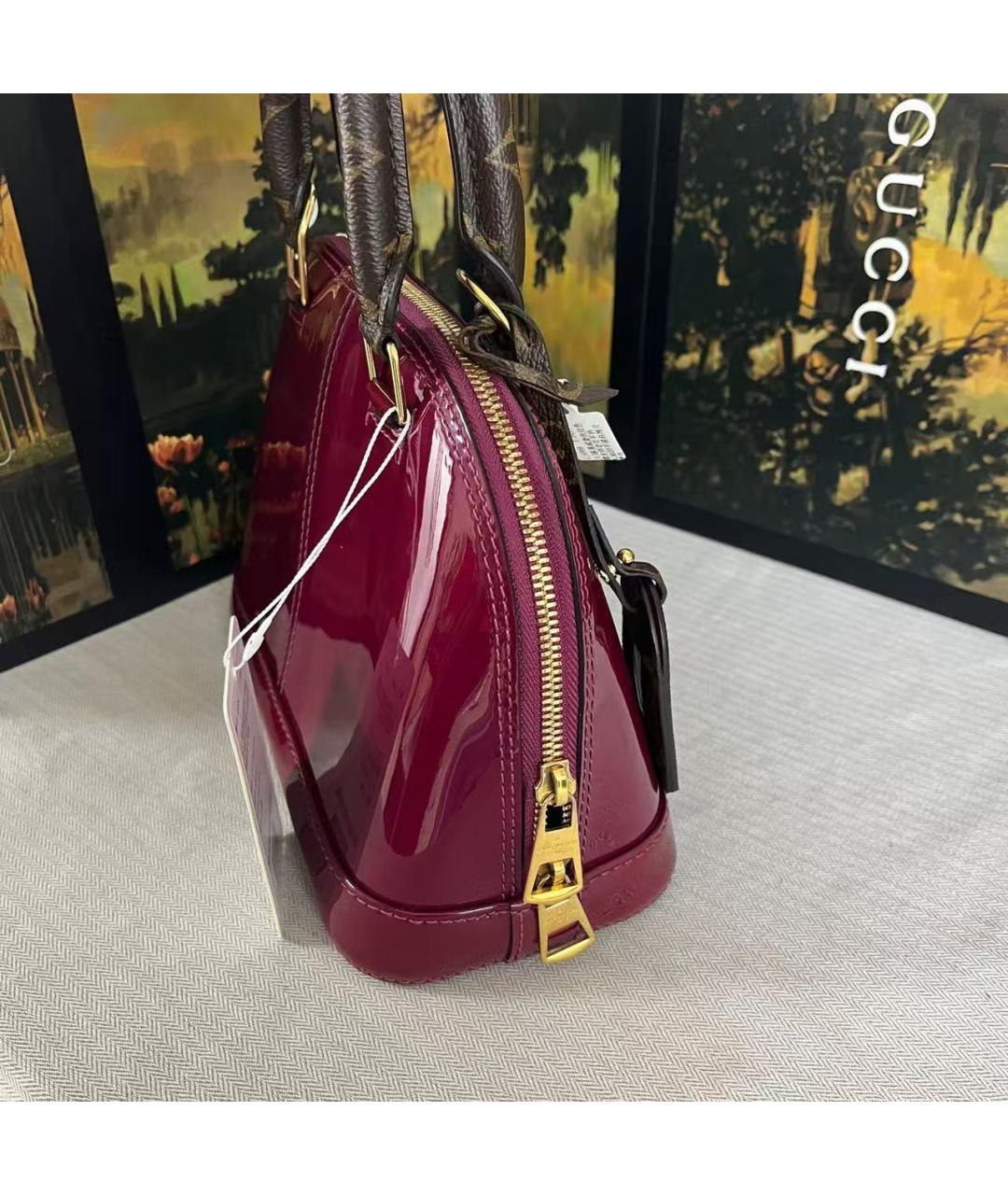 LOUIS VUITTON Красная сумка с короткими ручками из лакированной кожи, фото 3