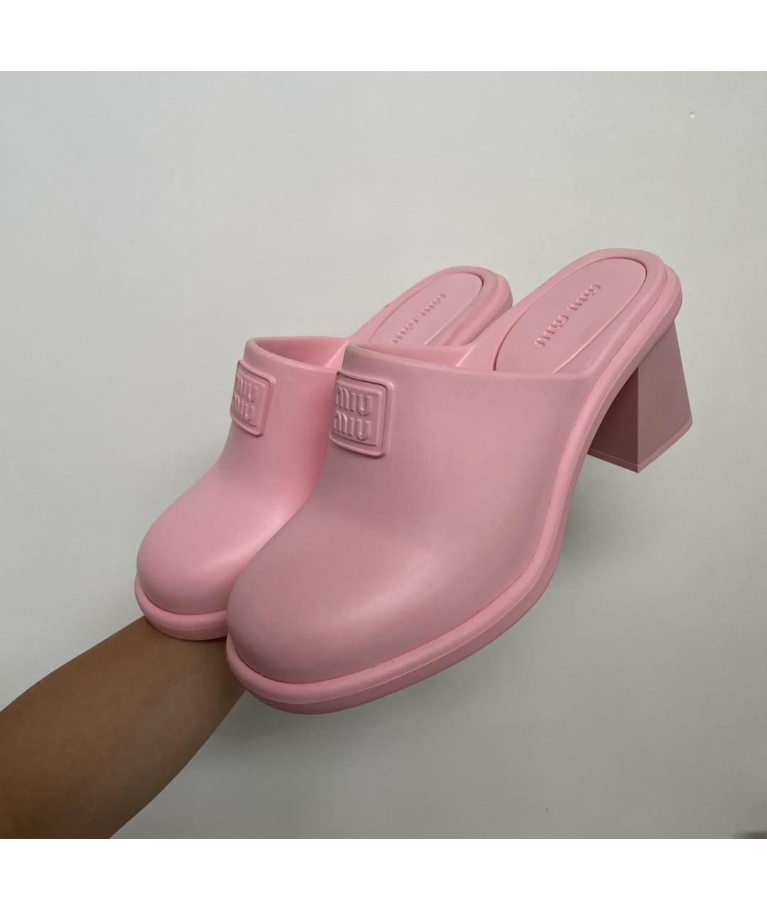 MIU MIU Розовые резиновые мюли, фото 2