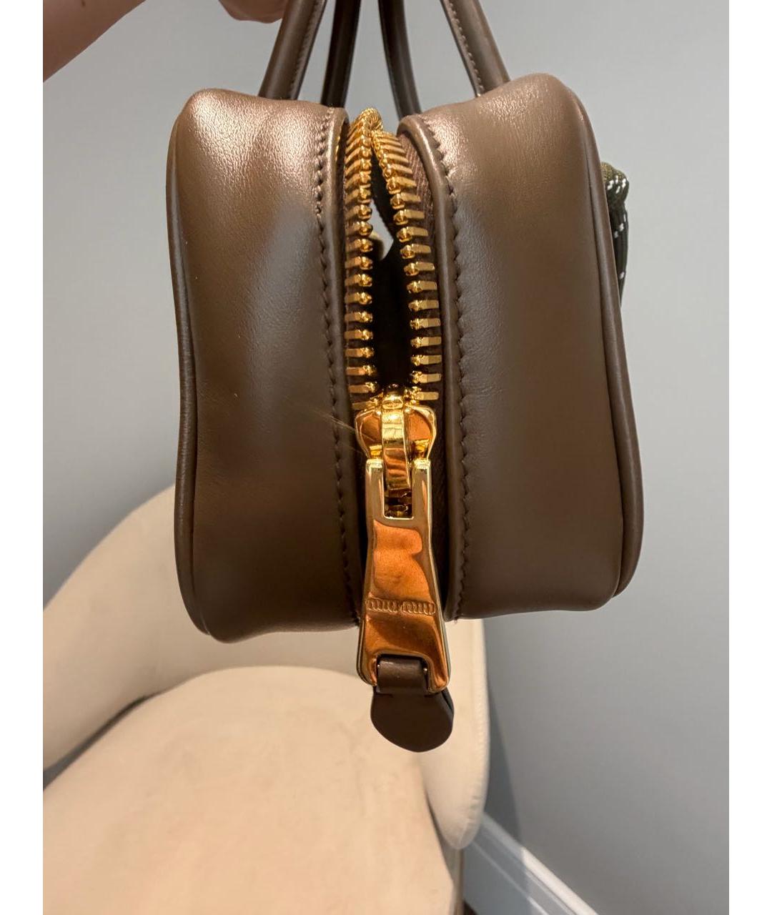MIU MIU Коричневая кожаная сумка с короткими ручками, фото 5