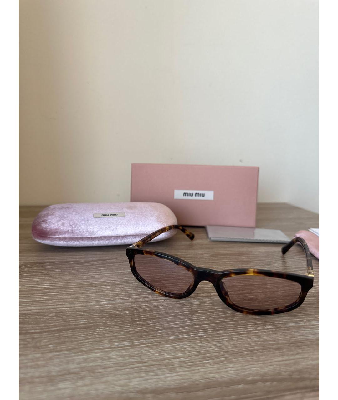 MIU MIU Коричневые пластиковые солнцезащитные очки, фото 4