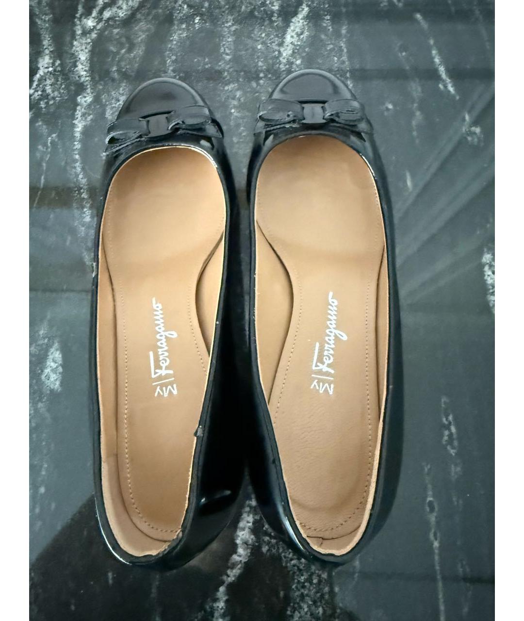 FERRAGAMO Черные туфли из лакированной кожи, фото 4