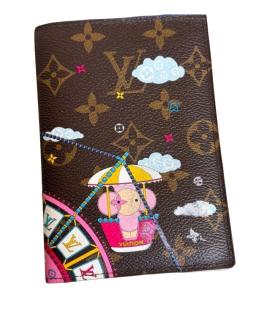 LOUIS VUITTON Обложка/футляр