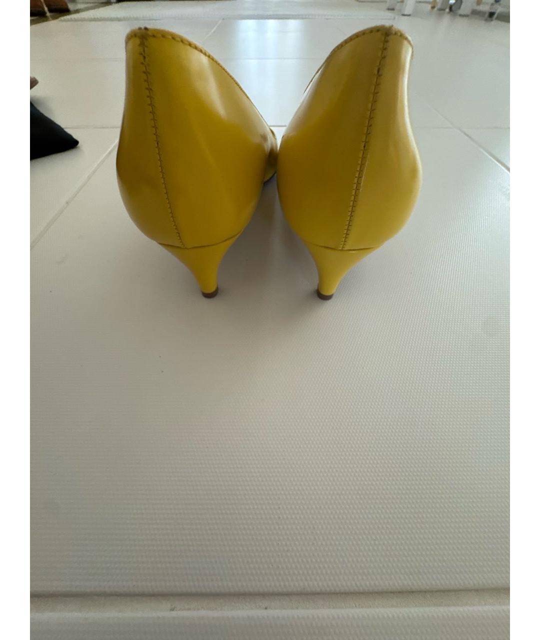 PRADA Желтые кожаные туфли, фото 3