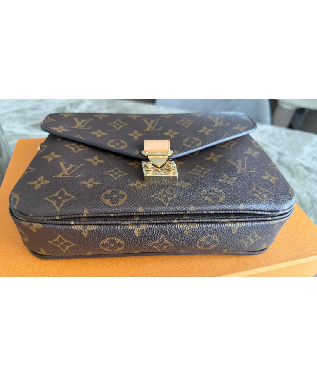 LOUIS VUITTON Коричневая сумка с короткими ручками, фото 6