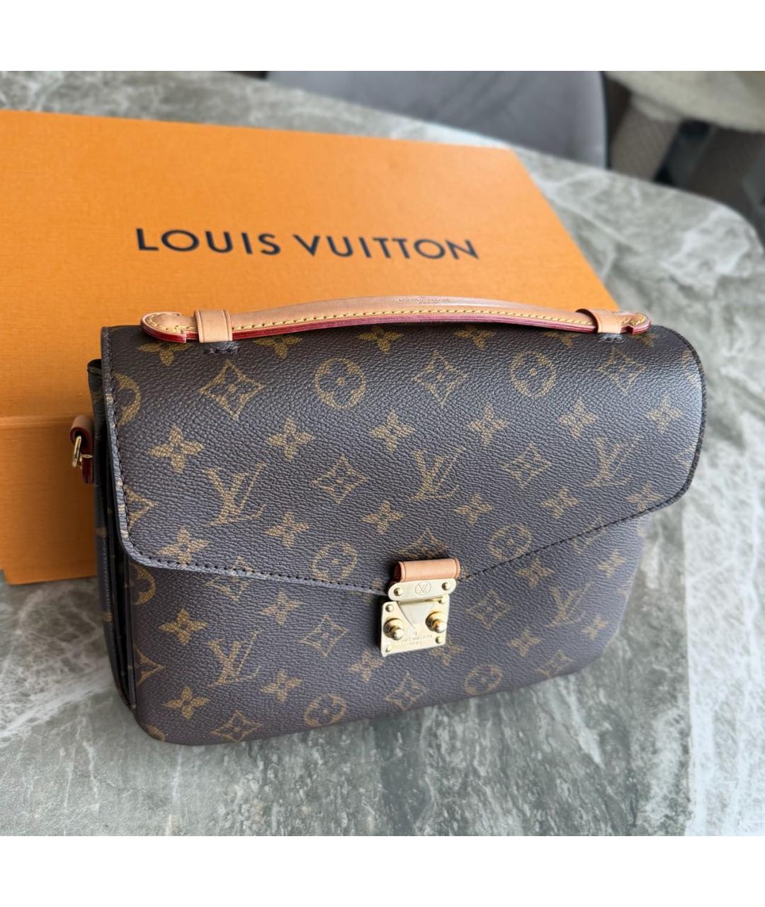 LOUIS VUITTON Коричневая сумка с короткими ручками, фото 5