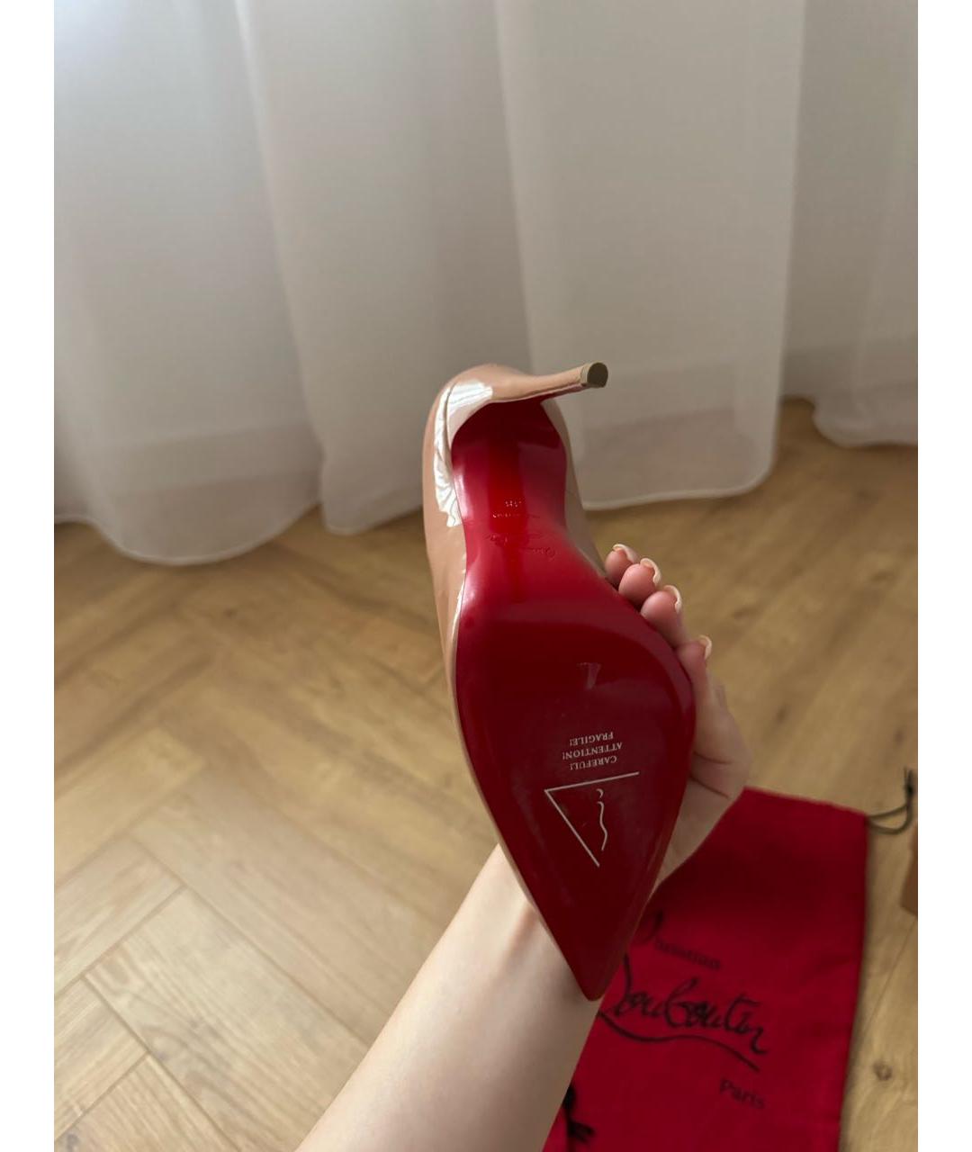CHRISTIAN LOUBOUTIN Бежевые туфли из лакированной кожи, фото 4